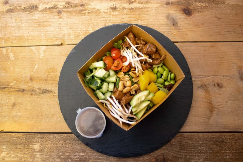 Thaise salade kip van SiS Luncherij